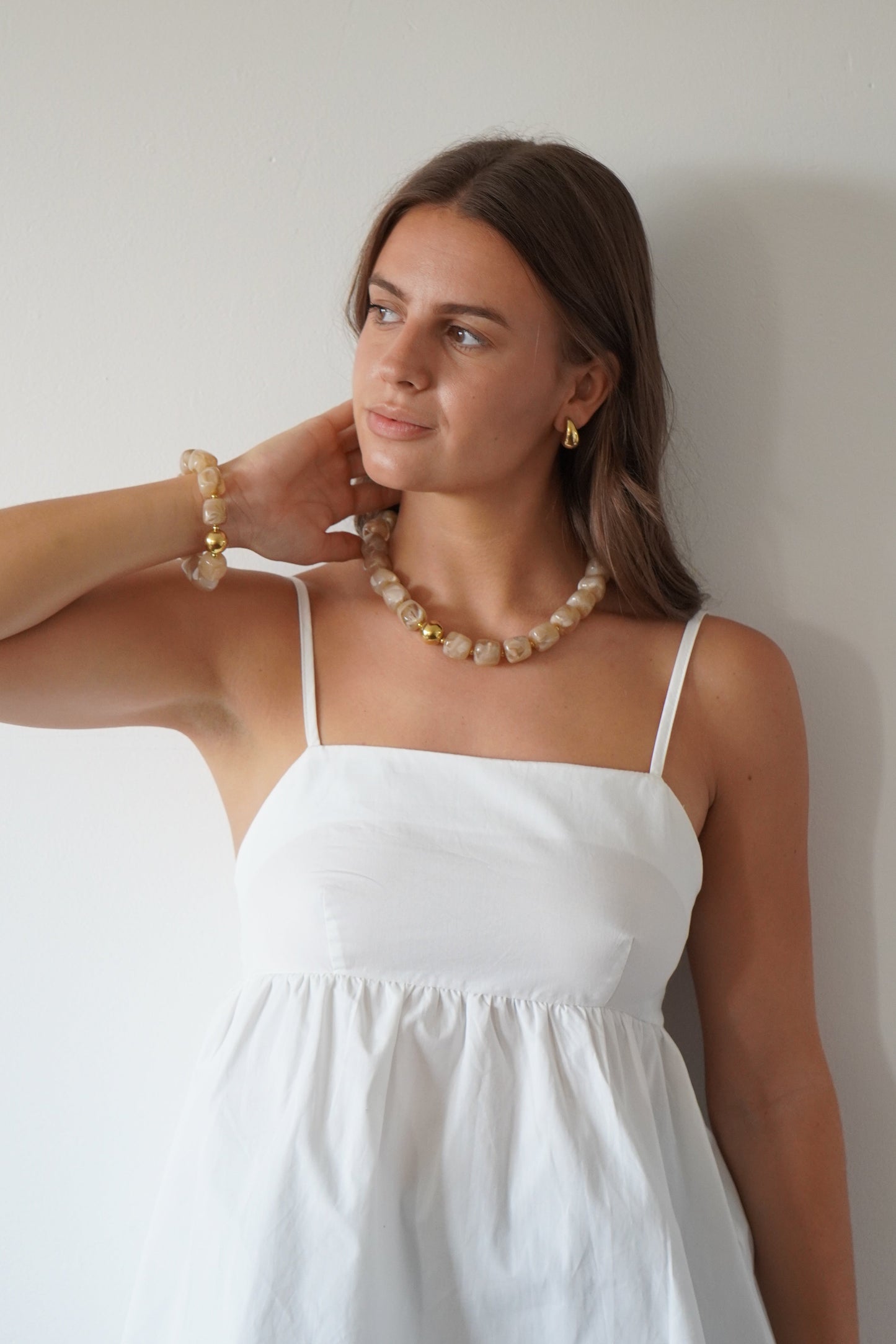 COLLIER RESINE TAUPE