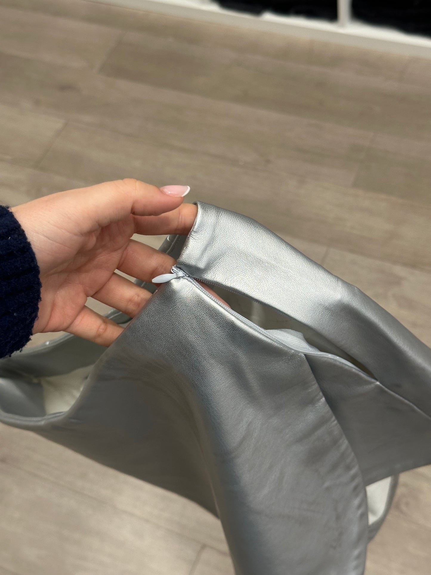 SHORT ARGENTÉ - taille 36 (fermeture cassé)