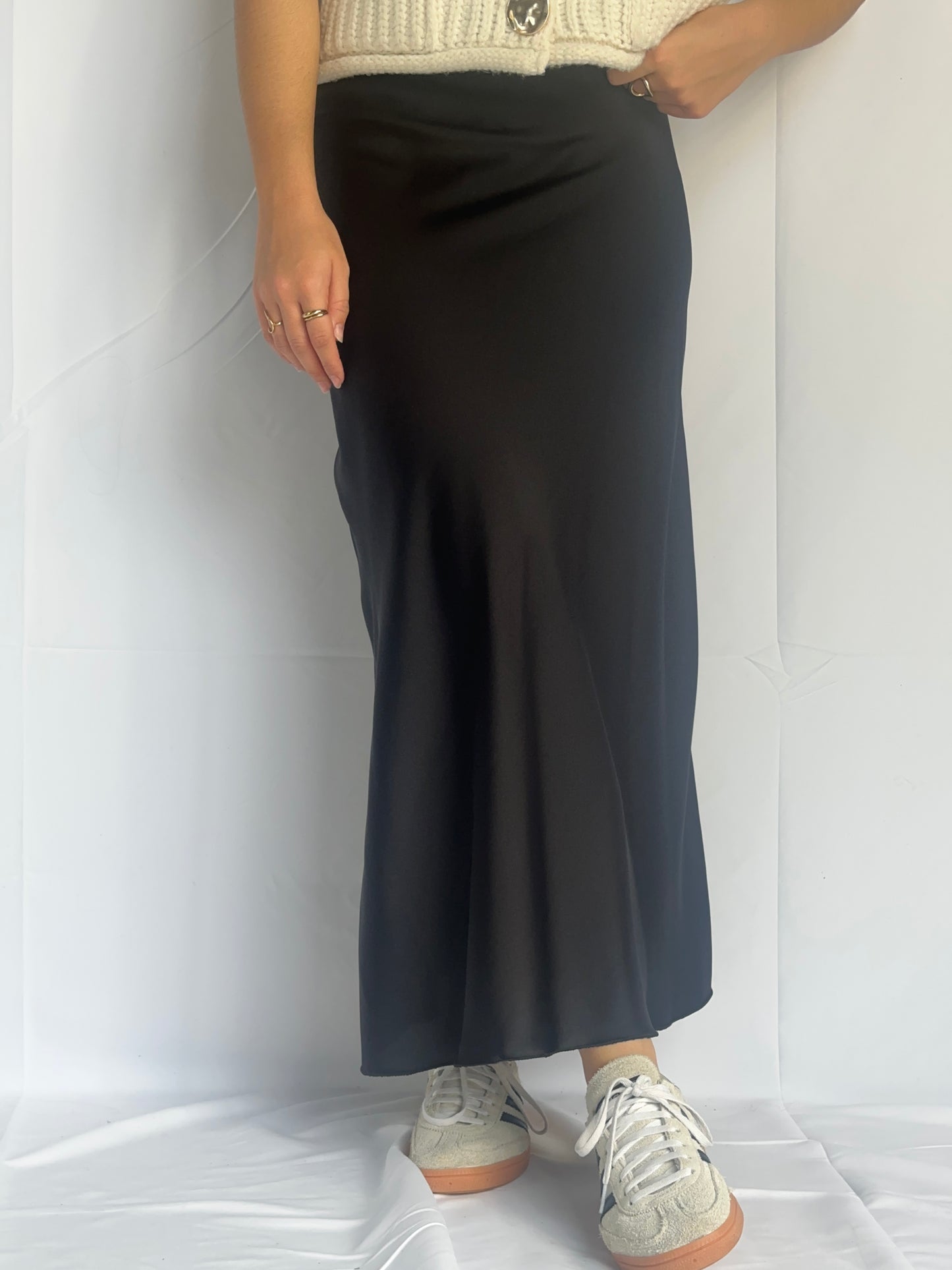 JUPE EN SATIN NOIRE